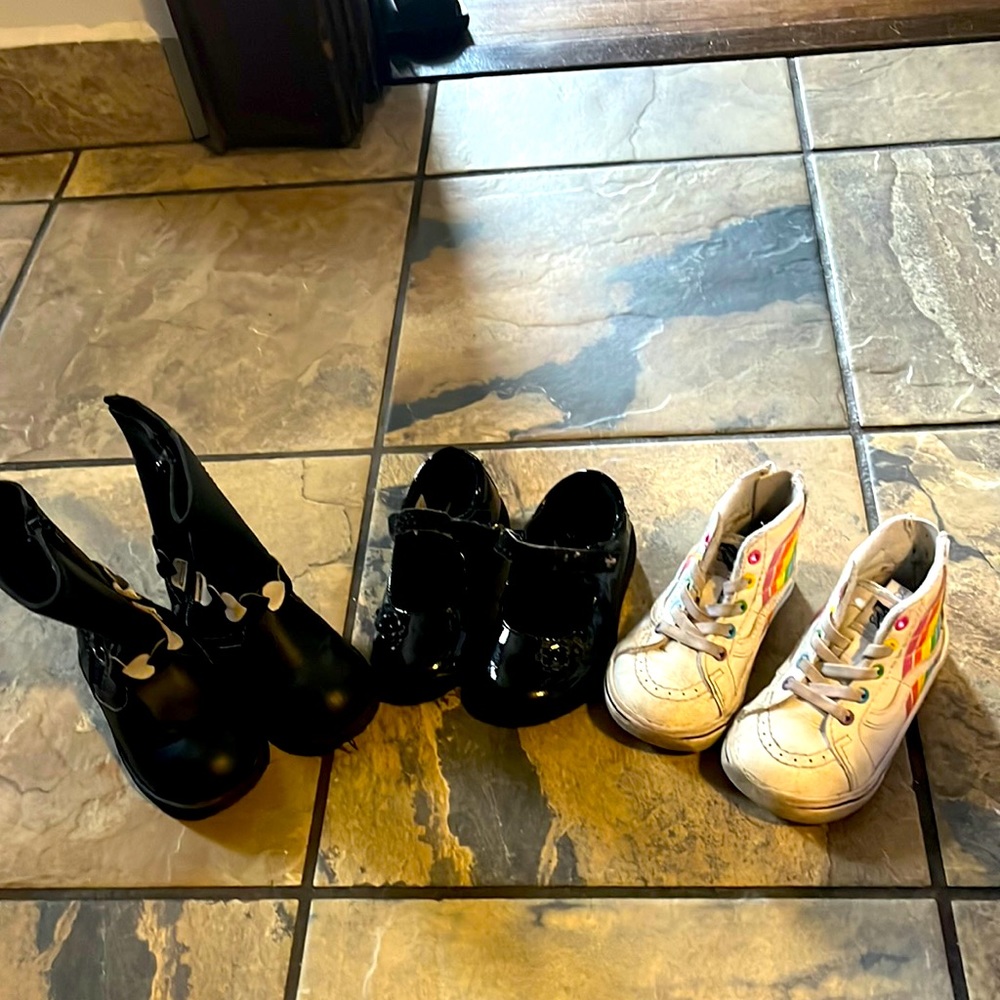 Bundle of shoes. Gently used still ong life ahead.